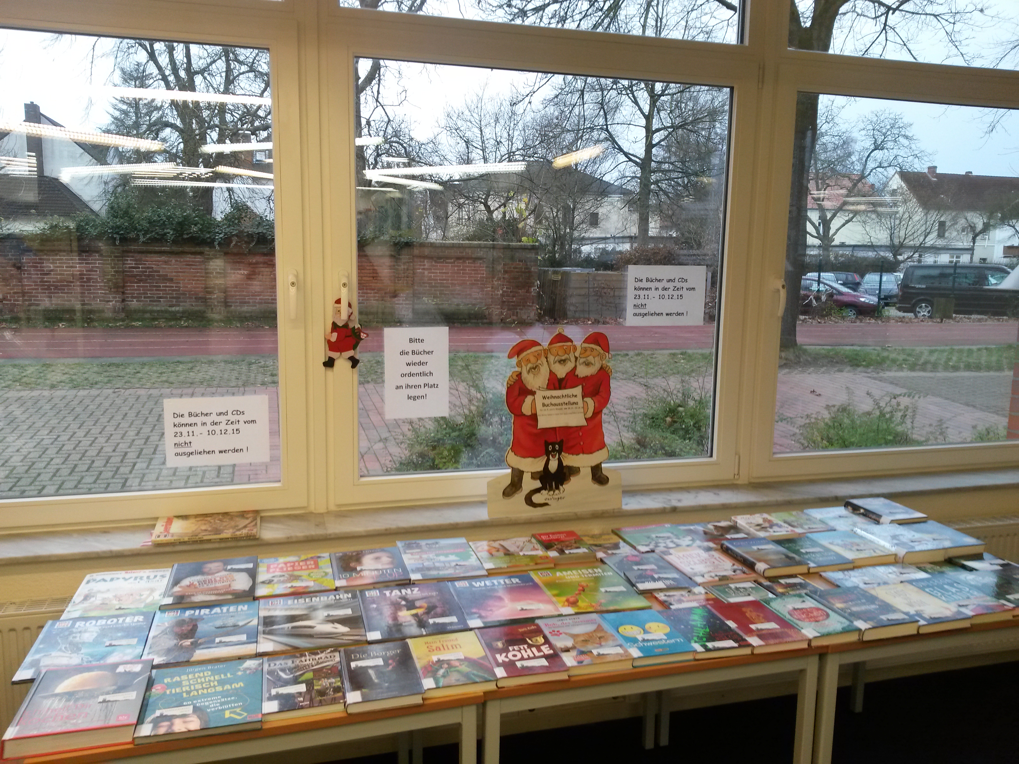 Weihnachtliche Buchausstattung