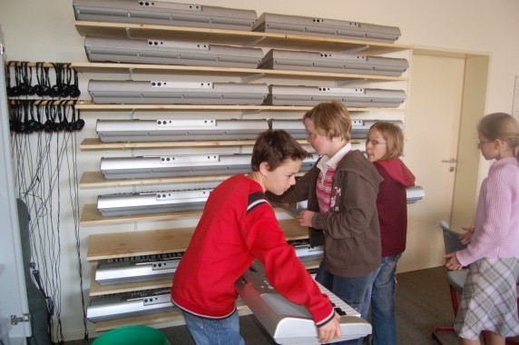Aus dem Vereinsarchiv: keyboards2.jpg